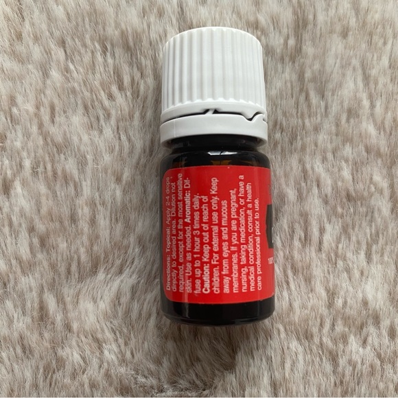 Young Living Roman Chamomile Essential Oil - Picture 2 of 3